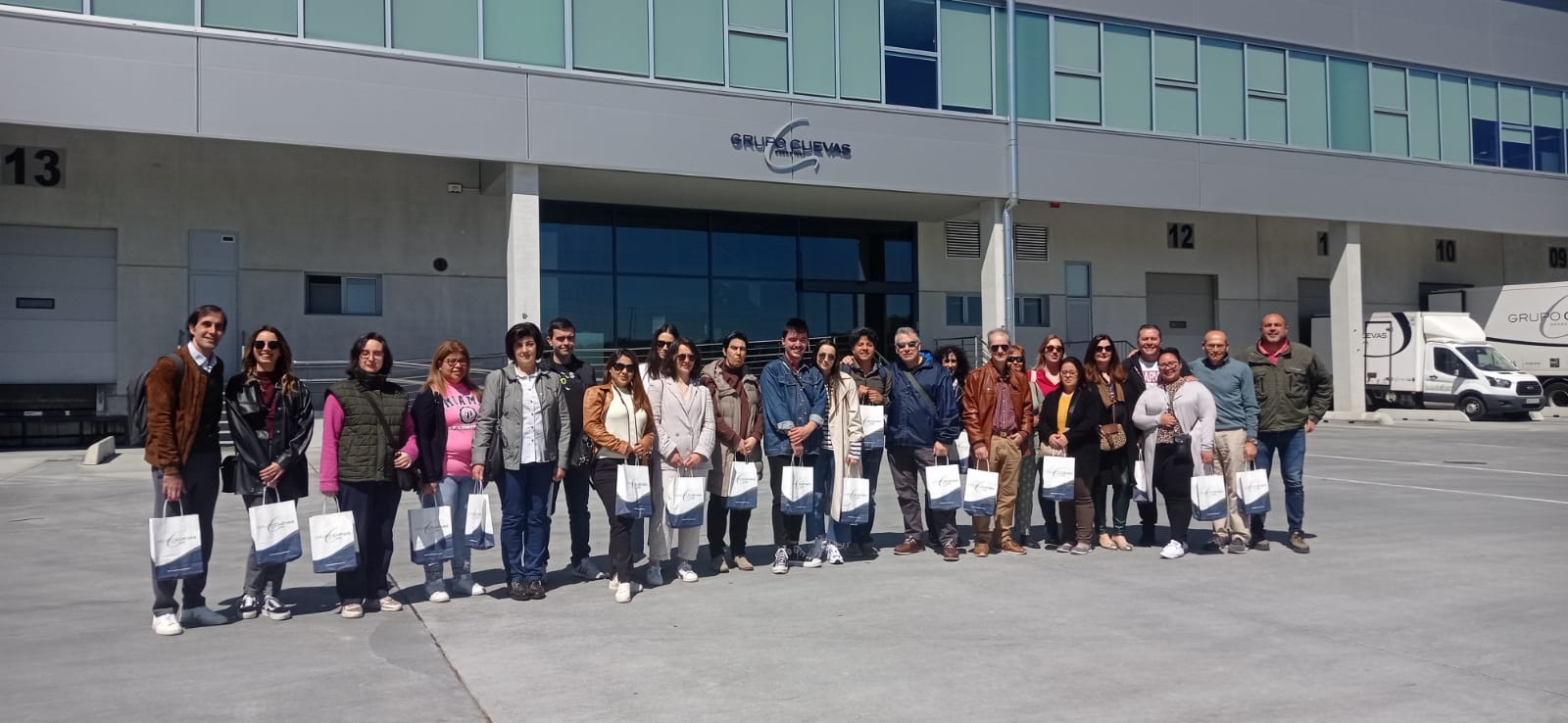 OS ALUMNOS DO PROGRAMA AFD DA XUNTA DE GALICIA VISITAN GRUPO CUEVAS