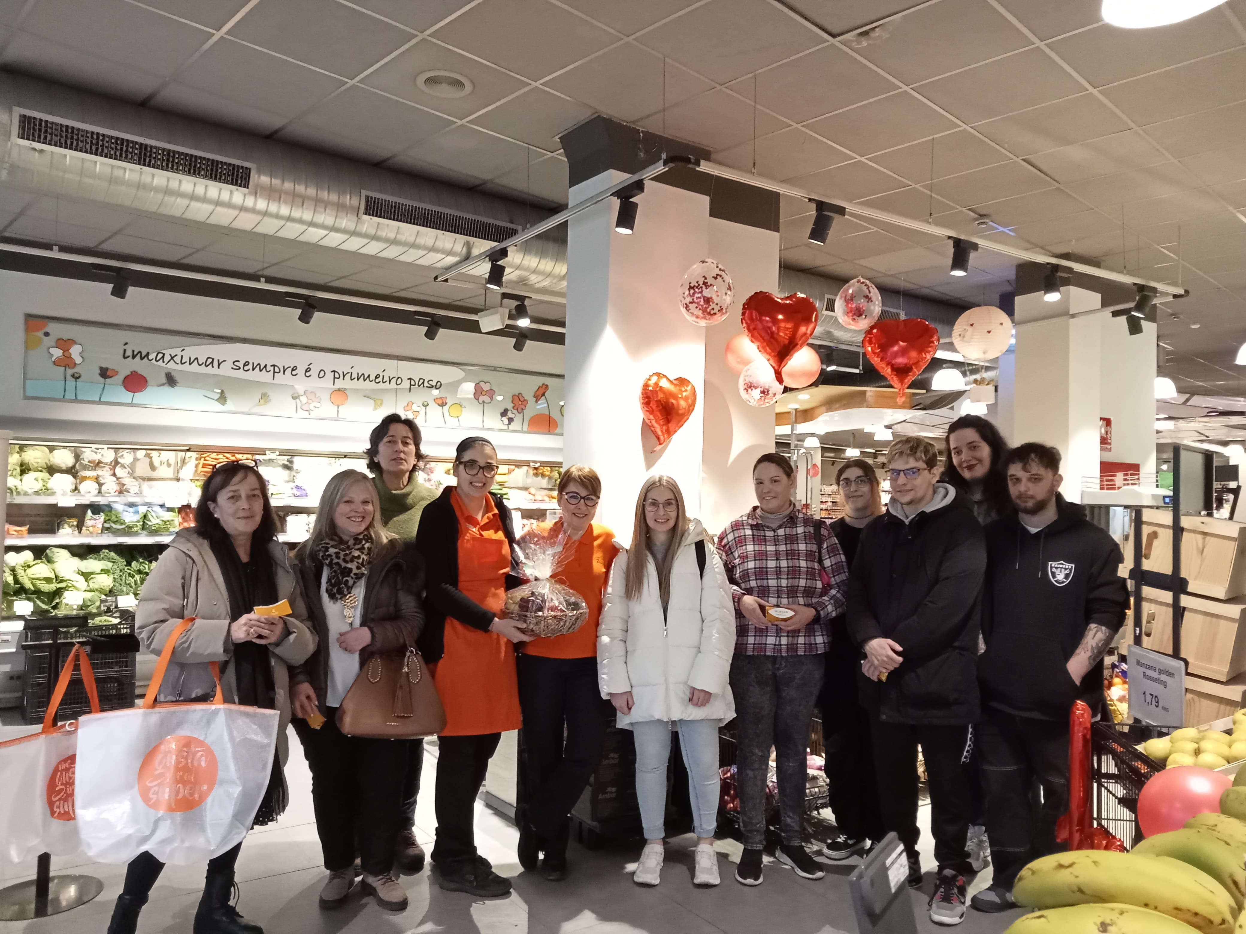 AQUIÉ FLEMING RECIBE LA VISITA DE LOS ALUMNOS DE ACADEMIA POSTAL EN OURENSE 