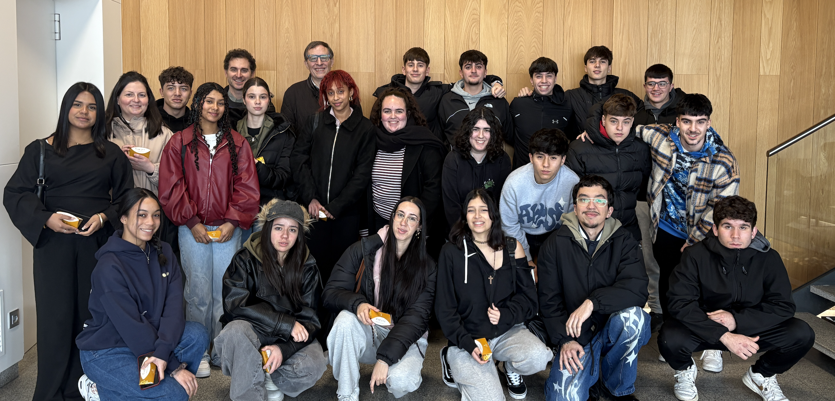 LOS ALUMNOS DEL CIFP PORTOVELLO VISITAN NUESTRA PLATAFORMA LOGÍSTICA  
